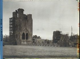 Image représentant Belgique, Ypres, Ruines des Halles vues de la Grande Place