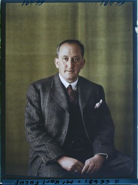 Image représentant https://musee-albert-kahn.s-museum.fr/home/NWQ2OTAwYzNmYjZlZTk1ZWQwODJmMjY4L2dlbmVyaWMtbm90aWNlLXRhYi9hdXRob3JpdHkvNjE3YTc5ZjVjZjhiODk2OGIzMzM3ZDIx/5d6900c3fb6ee95ed082f268/generic-notice-tab/authority/617a79ebcf8b8968b3336d7a Monsieur Karl Fuchs