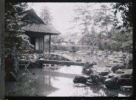 Image représentant Villa impériale de Katsura (Katsura-Rikyu) : pavillon de thé Shôkintei (à gauche)