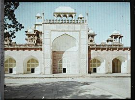 Image représentant La façade du Mausolée d'Akbar