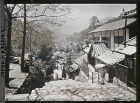 Image représentant Village (station thermale ?) dans une vallée encaissée