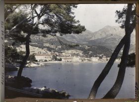 Image représentant Panorama du littoral menant vers Menton, vu depuis la promenade du cap Martin (embarcadère ?)