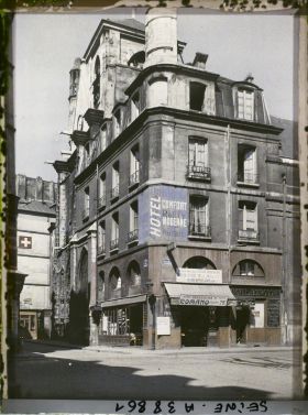 Image représentant L'angle des rues de la Verrerie et Saint-Martin et l'église Saint-Merri