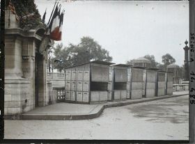 Image représentant Baraques de souscription à côté de la statue de Strasbourg, place de la Concorde