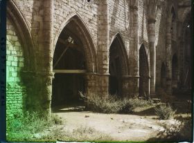 Image représentant France, Etain , Intérieur de l'Eglise les bas Cotés
