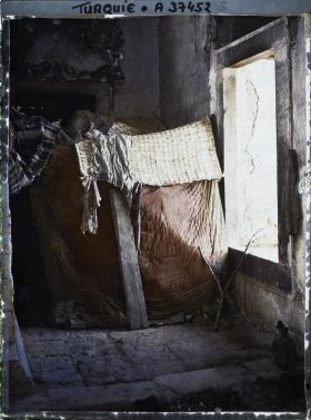 Image représentant Turquie, Aidin, Habitants campés dans la Mosquée Djihan