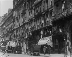 Image représentant La rue de la Paix, la place de l'Opéra et la Concorde à l'annonce de la Paix