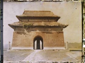 Image représentant Ming Shisanling (" Treize Tombeaux des Ming ")