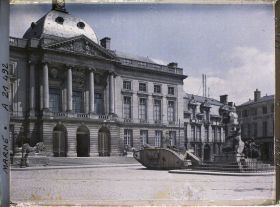 Image représentant France, Chalons s/Marne, Hotel de Ville, St de Carnot et Tank Anglais
