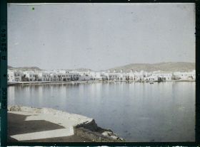 Image représentant Le Port; Vue prise du Musée