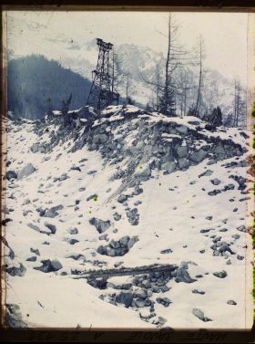 Image représentant France Les Alpes, Glacier des Bossons : Torrent des Pèlerins, Pylône du Chin de fer aérien, dans le fond, Montagne de la Côte et le Goûter