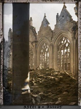 Image représentant France, Roye, Eglise Bas coté et nef