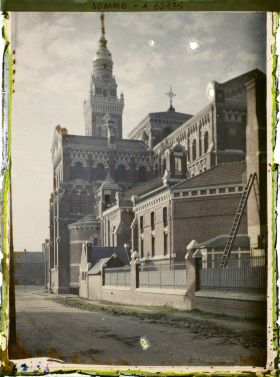 Image représentant Somme, Albert, Partie Est de l'extérieur de la Basilique
