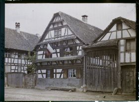 Image représentant France, Geispolsheim, Une ferme avec grand portail