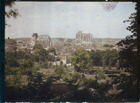 Image représentant France, Beauvais, Vue Générale de Beauvais, vue du Square du Réservoir, l'Eglise St Etienne et la Cathédrale