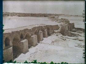 Image représentant Vestiges du Band-e Kaisar,pont-barrage sassanide (vers 260) sur le fleuve Karoun (550 mètres de large)