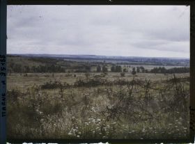 Image représentant France, Servon , Vue sur les hauteurs de Champagne prise des lignes allemandes situées parallèlement à la route de Servon à Varennes