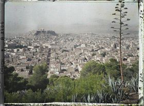 Image représentant Panorama (sur la ville ) vers l'Acropole depuis le Mont Lycabette (277 m) (à la droite, un aloès)