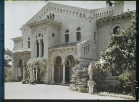 Image représentant La façade nord de la villa Cypris, côté rue, vue en direction du sud-est