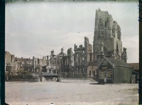 Image représentant France, Arras, L'Hôtel de Ville vu de la place de la Vaquerie