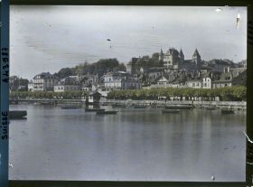 Image représentant Panorama sur Nyon, le château de Nyon, la place du Molard et le Léman depuis la jetée de l'Asse