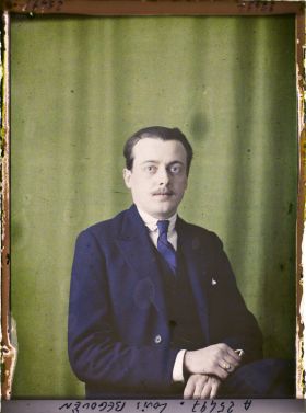 Image représentant Monsieur  https://musee-albert-kahn.s-museum.fr/home/NWQ2OTAwYzNmYjZlZTk1ZWQwODJmMjY4L2dlbmVyaWMtbm90aWNlLXRhYi9hdXRob3JpdHkvNjE3YTc5ZjVjZjhiODk2OGIzMzM3ZDIx/5d6900c3fb6ee95ed082f268/generic-notice-tab/authority/617a79ebcf8b8968b3336816 Louis Bégouën