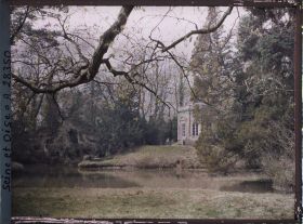 Image représentant Le Grand rocher et le Belvédère dans le Jardin anglais du Petit Trianon