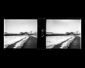 Image représentant Tiantan ("temple du Ciel"). Chemin menant à la porte est de Zhaigong ("palais de l'Abstinence") auquel on accède par un pont à balustrade de marbre blanc