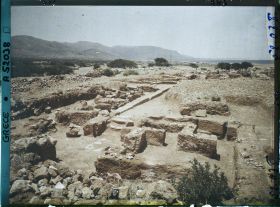 Image représentant La partie sud des ruines du Palais et la baie de Mallia au fond