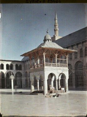 Image représentant Dôme de la Fontaine (Qubbat en Naufara) dans la cour de la mosquée des Omeyades