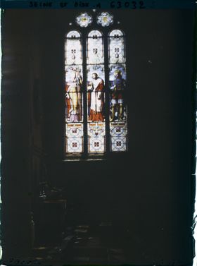 Image représentant Ile de France, Magny-en-Vexin, Intérieur de l'Eglise   Les Vitraux