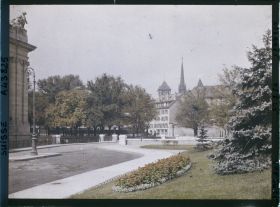 Image représentant Le parc de l'Observatoire, le Musée d'art et d'histoire et la cathédrale Saint-Pierre