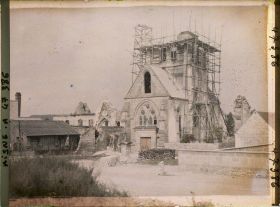 Image représentant France, Presles-et Boves, Eglise en reconstruction, façade