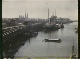 Image représentant Belgique, Ostende, Contre jour sur l'avant port et sur la Gare maritime