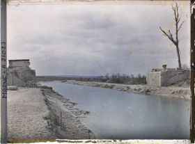 Image représentant France, Courcy, Le Canal au Pont de Courcy