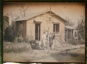 Image représentant France, Maucourt, Maisons de bois remplaçant provisoirement les habitations en ruines