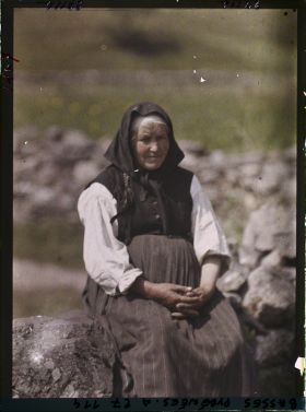 Image représentant France , Vallée D'Ossau, Vieille femme (Mme Baron)