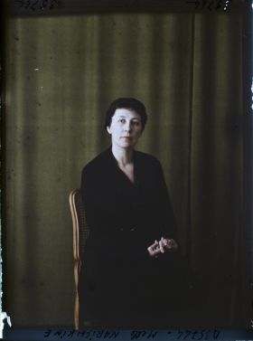 Image représentant https://musee-albert-kahn.s-museum.fr/home/NWQ2OTAwYzNmYjZlZTk1ZWQwODJmMjY4L2dlbmVyaWMtbm90aWNlLXRhYi9hdXRob3JpdHkvNjE3YTc5ZjVjZjhiODk2OGIzMzM3ZDIx/5d6900c3fb6ee95ed082f268/generic-notice-tab/authority/617a79ebcf8b8968b33374ab Mademoiselle Narychkine