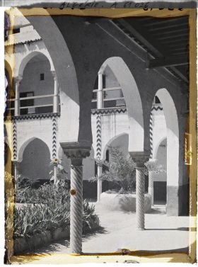 Image représentant Les arcades de la cour du palais des deys à la Casbah