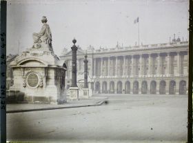 Image représentant Publicité pour l'emprunt national de 1920 sur la façade du ministère de la Marine, place de la Concorde