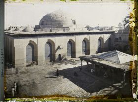 Image représentant Cour de la mosquée du Cheikh Abdel-Kader el-Gaïlani (XVIIe siècle)