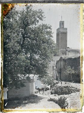 Image représentant Vue du village avec le minaret à l'arrière-plan