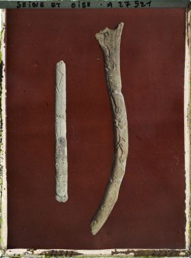 Image représentant France, St Germain-en-Laye, Limeuil : Bâton de propulseur, os plat avec tête