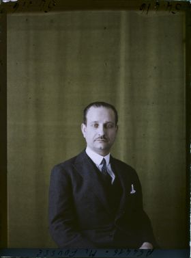 Image représentant https://musee-albert-kahn.s-museum.fr/home/NWQ2OTAwYzNmYjZlZTk1ZWQwODJmMjY4L2dlbmVyaWMtbm90aWNlLXRhYi9hdXRob3JpdHkvNjE3YTc5ZjVjZjhiODk2OGIzMzM3ZDIx/5d6900c3fb6ee95ed082f268/generic-notice-tab/authority/617a79ebcf8b8968b33374ca Monsieur Foussé