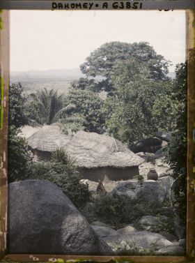 Image représentant Village d'Amakpa (?) dans les montagnes