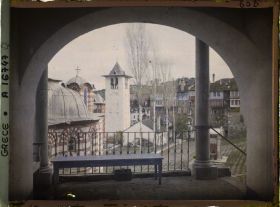 Image représentant Mont Athos, Vatopédi, Une vue s/ la Cour de Vatopédi à travers l'arceau