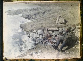 Image représentant France Les Alpes, Vue prise de la Flégère. Un guide qui se chauffe