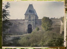 Image représentant Somme, Péronne, La Porte de Bretagne reconstruite