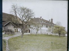 Image représentant L'ancien cloître clunisien de l'île Saint-Pierre reconverti en hôtel