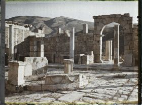 Image représentant Le marché de Cosinius, vestiges de la cité antique Cuicul